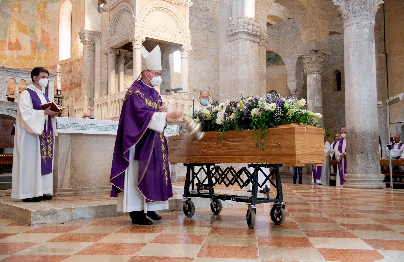 Immagine per Ad Aquileia i funerali di don Graziano Marini, Redaelli: «La basilica racconta la vita del Cristiano»
